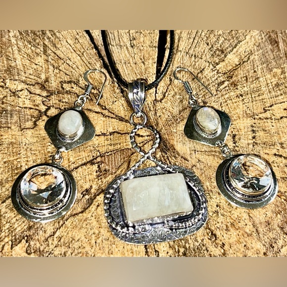 Rainbow Moonstone Pendant & Earrings Set - Picture 4 of 14